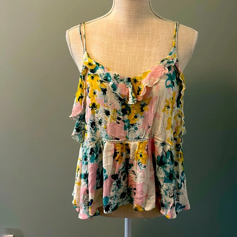 Floral tank - Picture 1 of 4